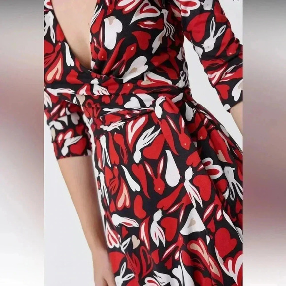 Diane Von Furstenberg Julian Silk Jersey Wrap Dress in Rabbit Hearts Red XXS EUC - Picture 2 of 12